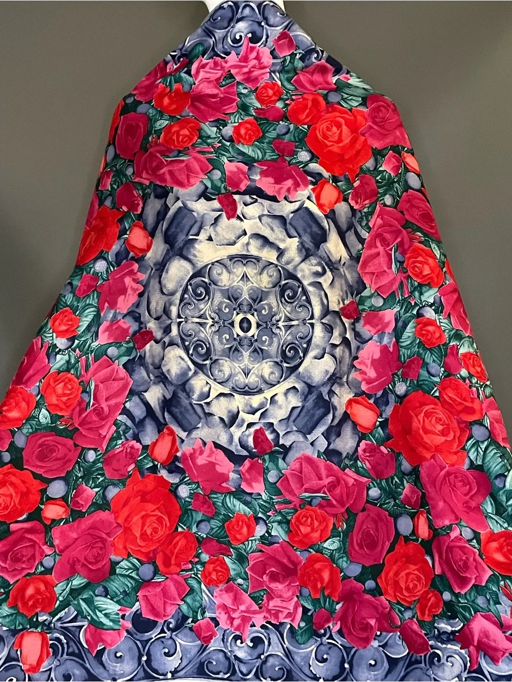 Stunner Christian Dior Silk Scarf Besutiful Red Rose Print 34 In Excellent Cond